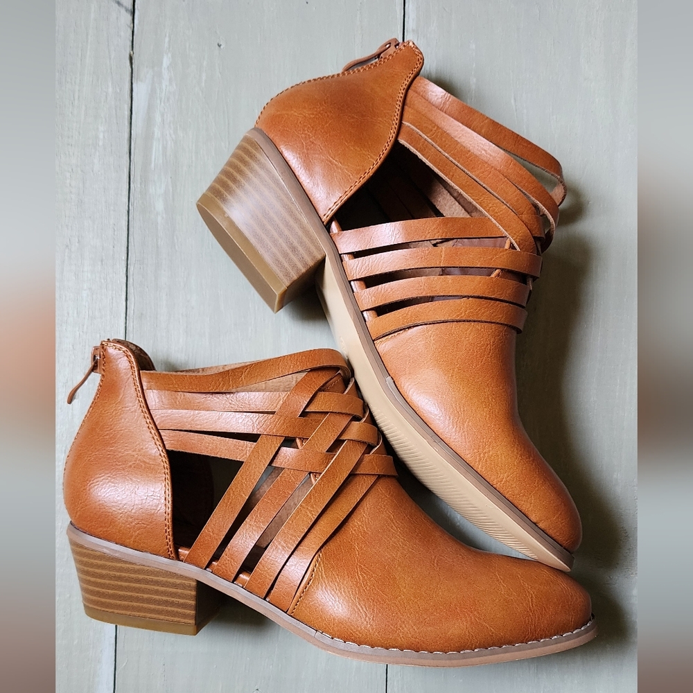 Journee Collection Booties sz 6.5 = 7/7.5 NWOT